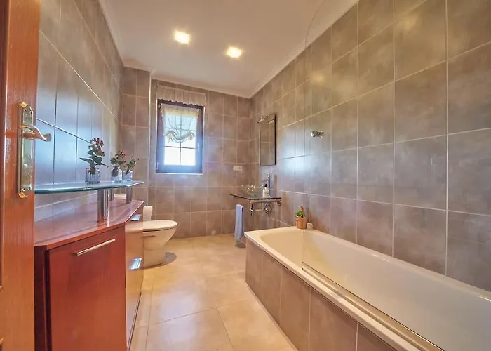 El Balcon De Comillas, Con Jardin Hébergement de vacances