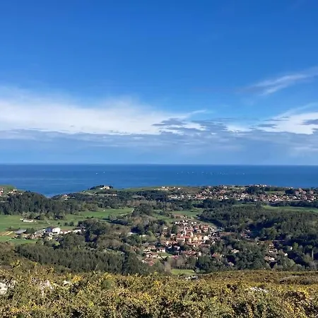El Balcón De Comillas, Con Jardín *
